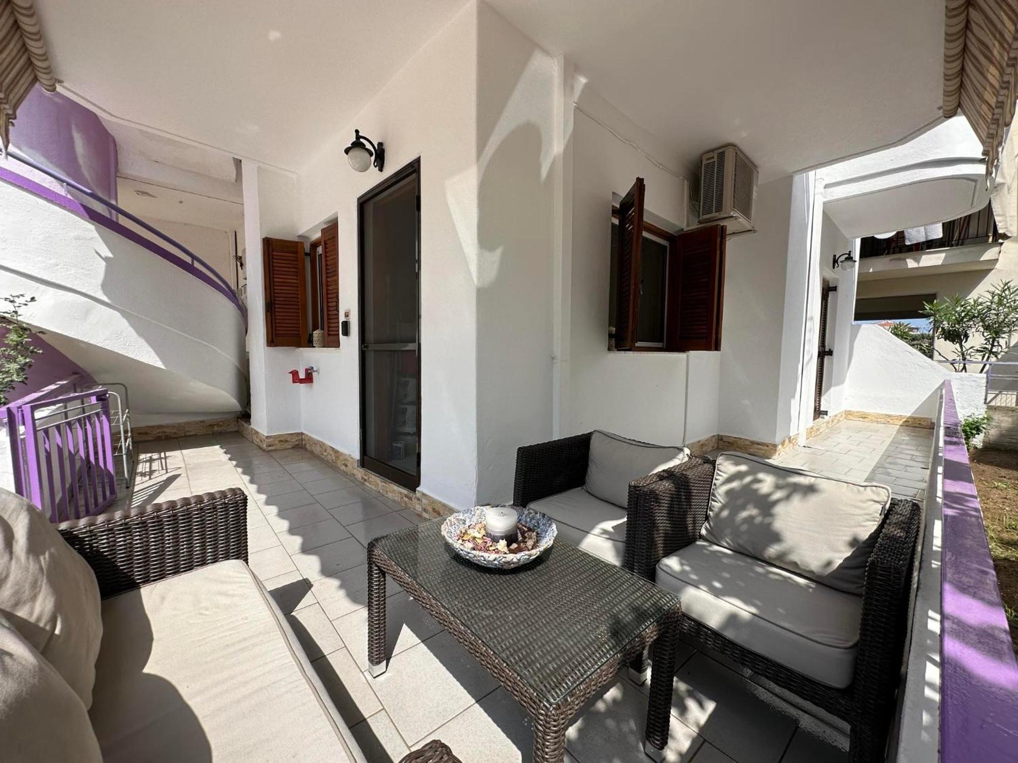 Aura Apartment Офринион Екстериор снимка